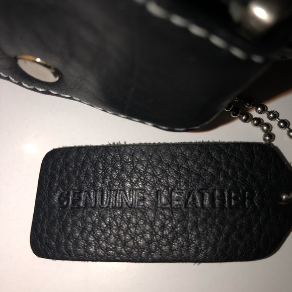 St. John’s bay genuine leather shoulder bag  black - Picture 6 of 7